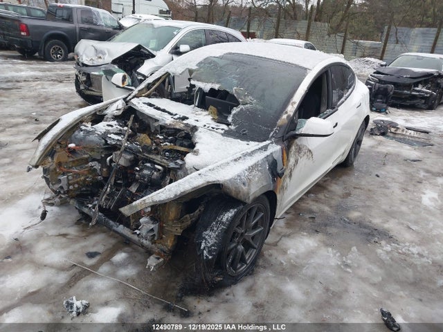 5YJ3E1EB6NF117136 Tesla MODEL 3