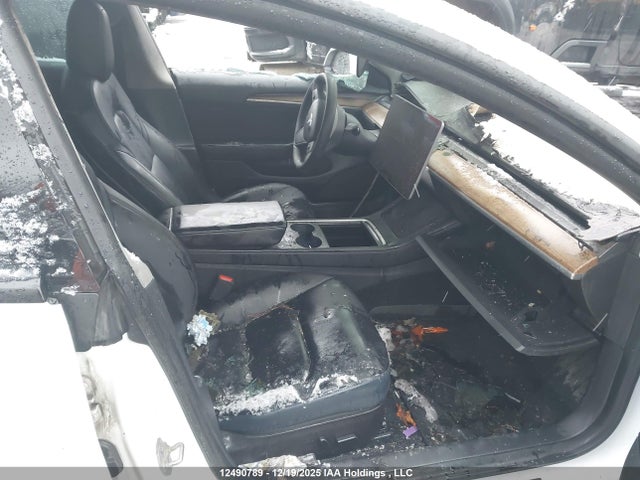 5YJ3E1EB6NF117136 Tesla MODEL 3
