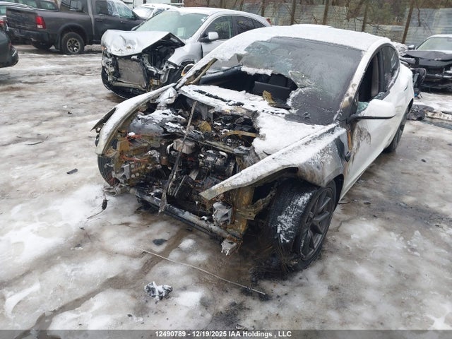 5YJ3E1EB6NF117136 Tesla MODEL 3