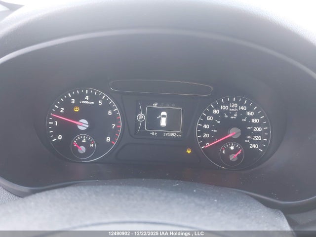 5XYPGDA37HG235978 KIA Sorento 2.4l Lx