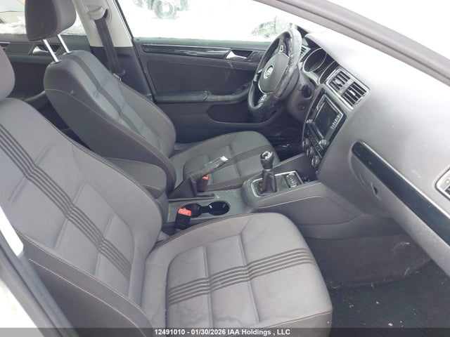 3VWB67AJ3HM338182 Volkswagen Jetta Wolfsburg Edition
