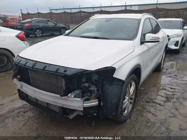 WDCTG4GB5FJ095806 Mercedes-Benz Gla 250 4matic