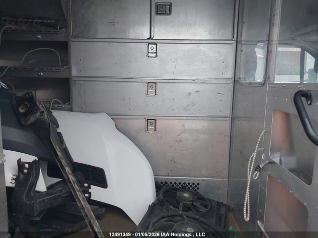 1FTBW2XG1HKB44811 Ford T-350