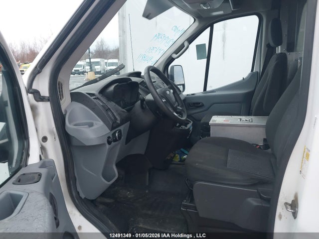 1FTBW2XG1HKB44811 Ford T-350