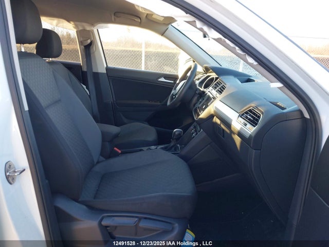 3VV0B7AX2KM148294 Volkswagen Tiguan Trendline