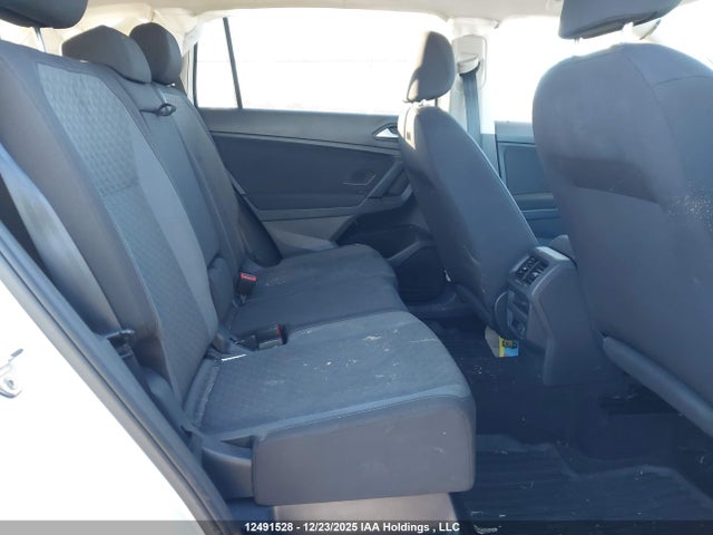 3VV0B7AX2KM148294 Volkswagen Tiguan Trendline