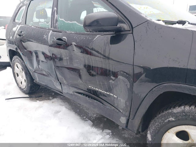 1C4PJMAS8GW341785 Jeep Cherokee