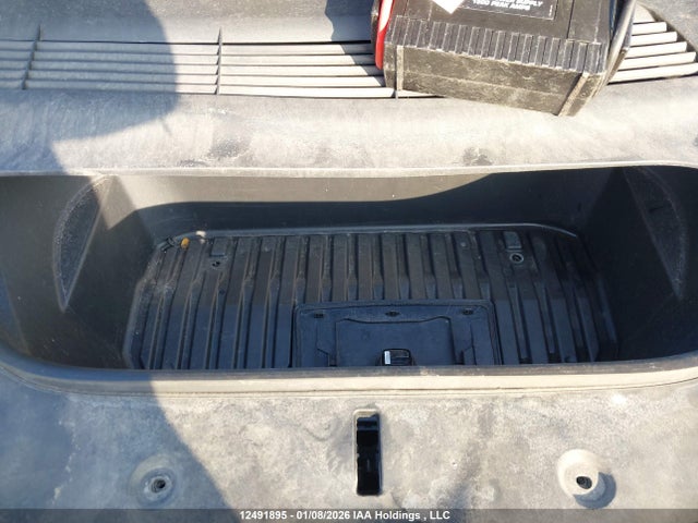 7SAYGDEE3NF421233 Tesla Model Y