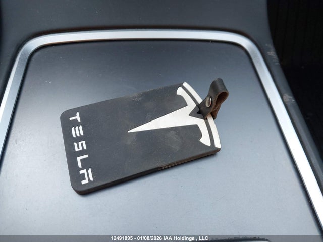 7SAYGDEE3NF421233 Tesla Model Y