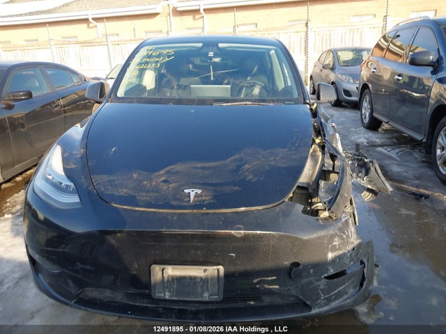 7SAYGDEE3NF421233 Tesla Model Y