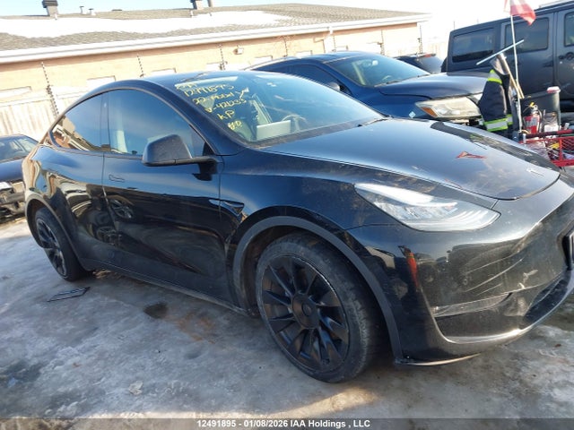 7SAYGDEE3NF421233 Tesla Model Y