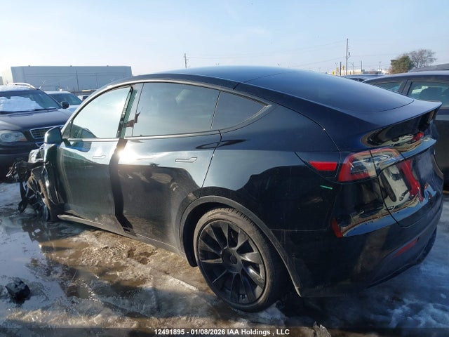 7SAYGDEE3NF421233 Tesla Model Y