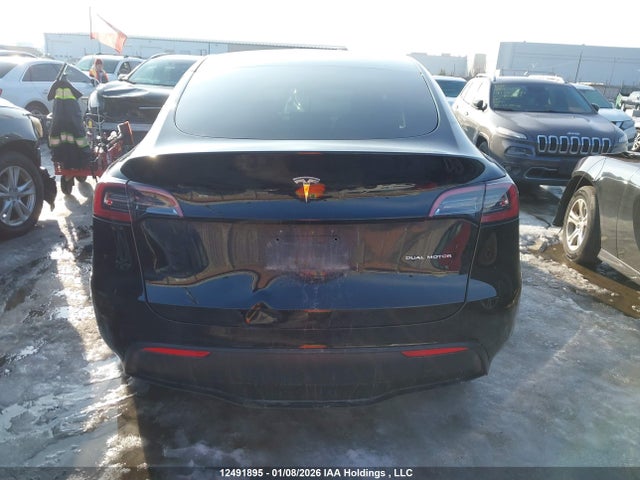 7SAYGDEE3NF421233 Tesla Model Y