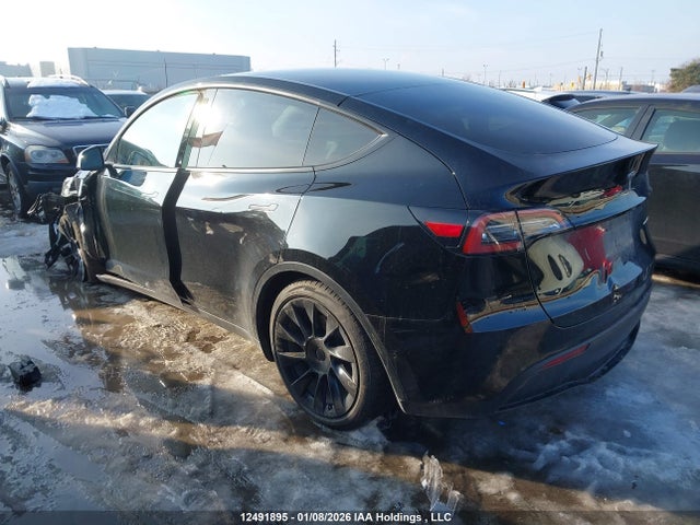 7SAYGDEE3NF421233 Tesla Model Y