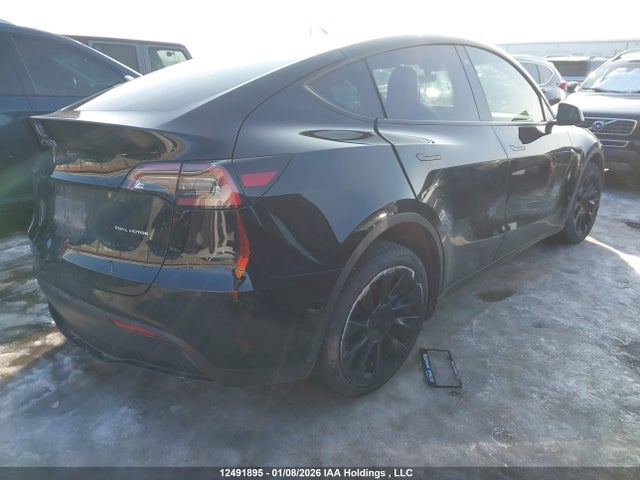 7SAYGDEE3NF421233 Tesla Model Y