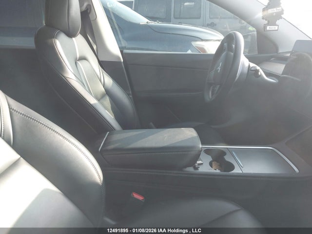 7SAYGDEE3NF421233 Tesla Model Y