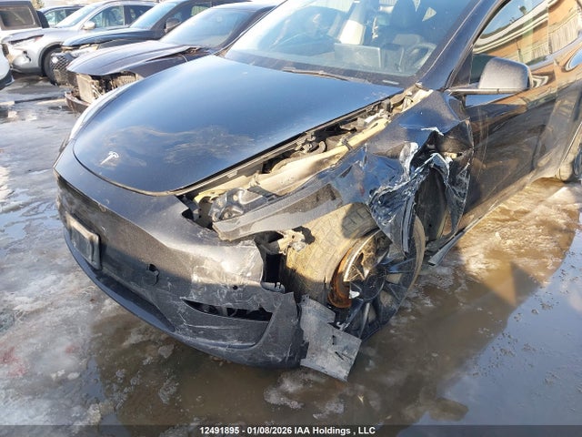 7SAYGDEE3NF421233 Tesla Model Y