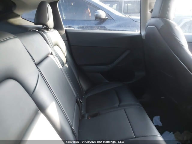 7SAYGDEE3NF421233 Tesla Model Y