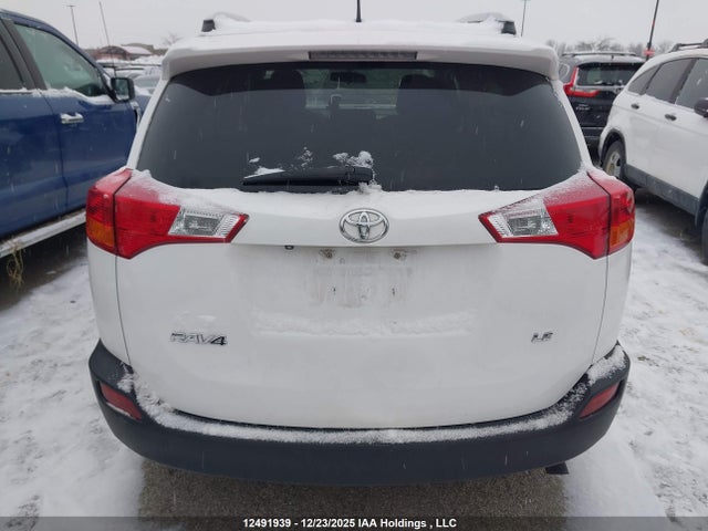 2T3ZFREV9FW232812 Toyota RAV4 LE