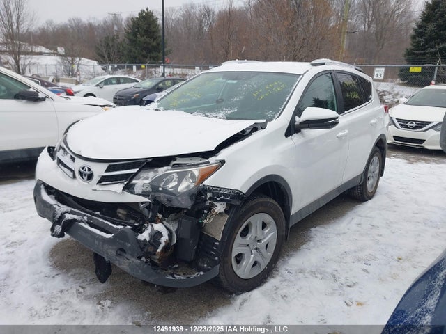 2T3ZFREV9FW232812 Toyota RAV4 LE