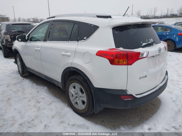 2T3ZFREV9FW232812 Toyota RAV4 LE