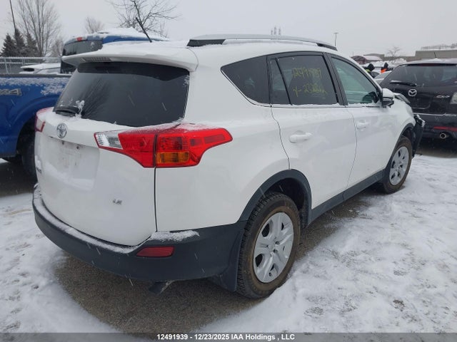 2T3ZFREV9FW232812 Toyota RAV4 LE