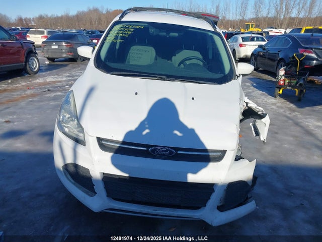 1FMCU0GXXGUA41352 Ford ESCAPE SE