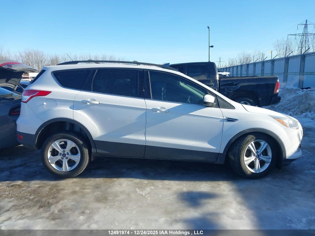 1FMCU0GXXGUA41352 Ford ESCAPE SE