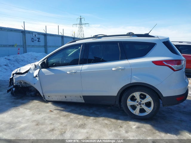 1FMCU0GXXGUA41352 Ford ESCAPE SE