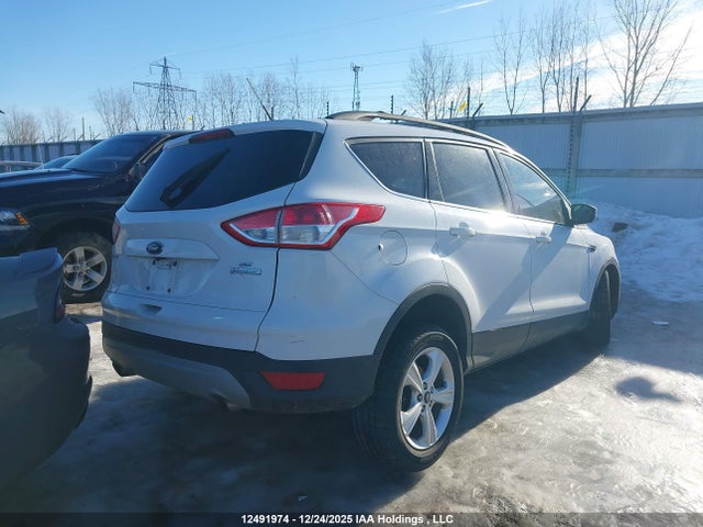 1FMCU0GXXGUA41352 Ford ESCAPE SE