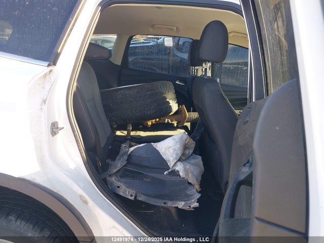 1FMCU0GXXGUA41352 Ford ESCAPE SE