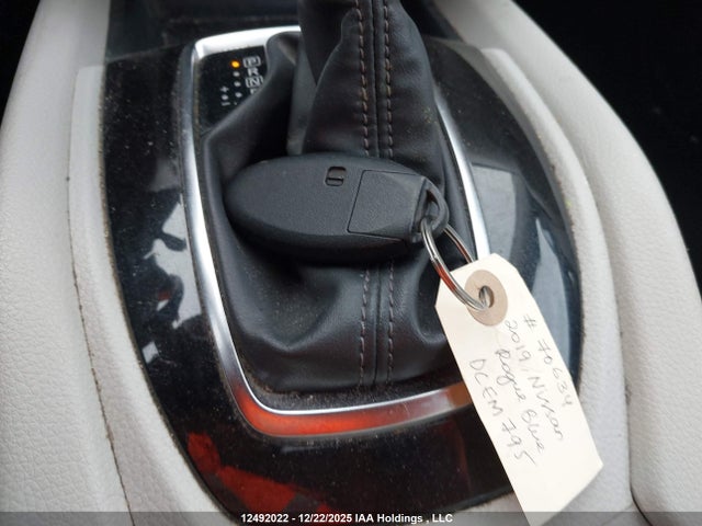 JN1BJ1CP1KW211098 Nissan Qashqai S 4dr2wd