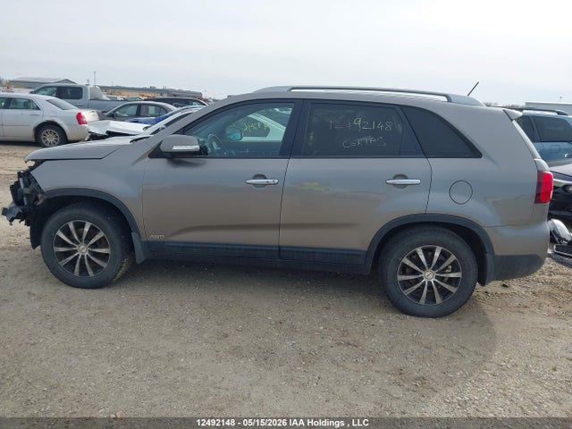 5XYKTCA61FG615986 KIA SORENTO LX