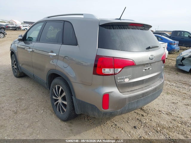 5XYKTCA61FG615986 KIA SORENTO LX