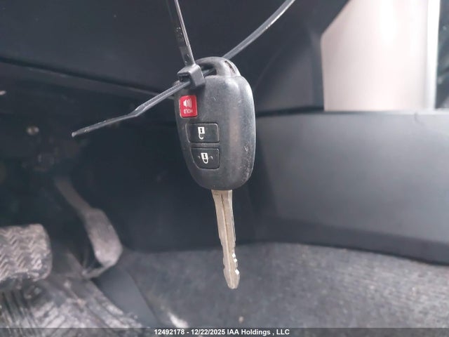 2T3ZFREV8FW145919 Toyota RAV4 LE