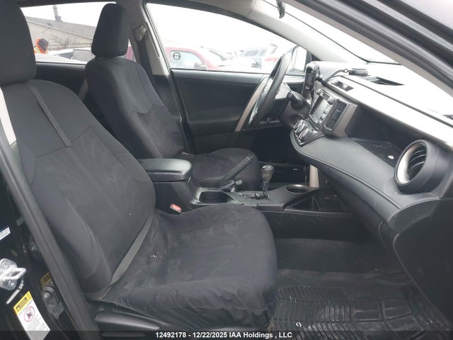 2T3ZFREV8FW145919 Toyota RAV4 LE