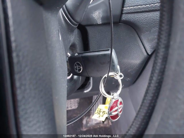 2T3B1RFV3RC467226 Toyota RAV4 LE
