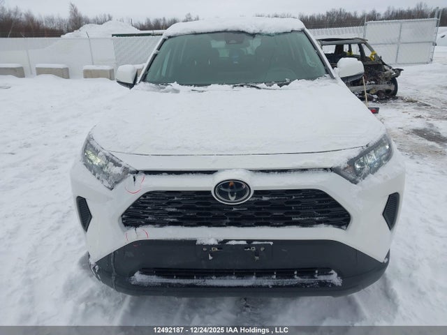 2T3B1RFV3RC467226 Toyota RAV4 LE