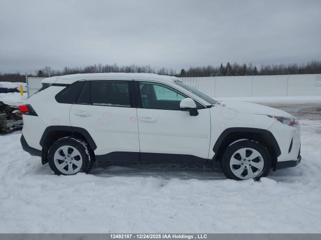 2T3B1RFV3RC467226 Toyota RAV4 LE
