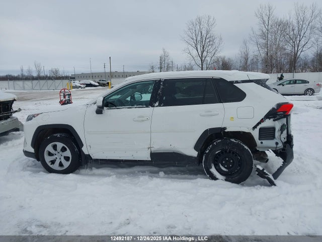 2T3B1RFV3RC467226 Toyota RAV4 LE