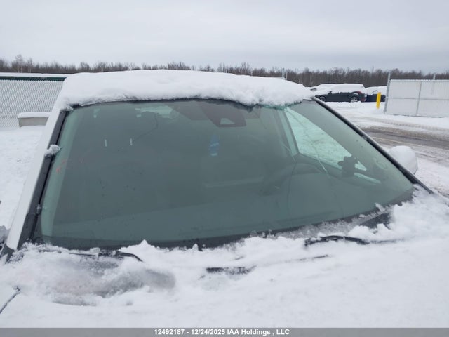 2T3B1RFV3RC467226 Toyota RAV4 LE