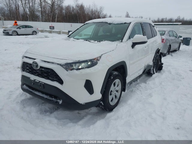 2T3B1RFV3RC467226 Toyota RAV4 LE