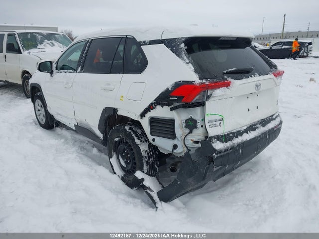 2T3B1RFV3RC467226 Toyota RAV4 LE