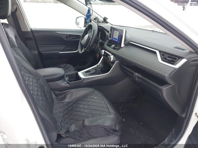 2T3B1RFV3RC467226 Toyota RAV4 LE