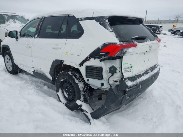 2T3B1RFV3RC467226 Toyota RAV4 LE