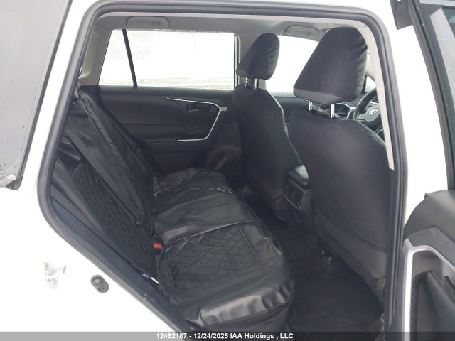 2T3B1RFV3RC467226 Toyota RAV4 LE