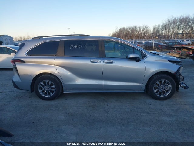 2025 Toyota Sienna Le 8-passenger მანქანა იყიდება აუქციონზე, vin: 5TDGRKEC8SS240688, აუქციონის ნომერი: 12492235