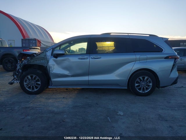2025 Toyota Sienna Le 8-passenger მანქანა იყიდება აუქციონზე, vin: 5TDGRKEC8SS240688, აუქციონის ნომერი: 12492235