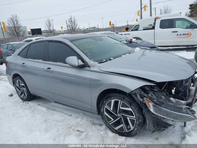 3VWGM7BU8NM033647 Volkswagen Jetta Highline