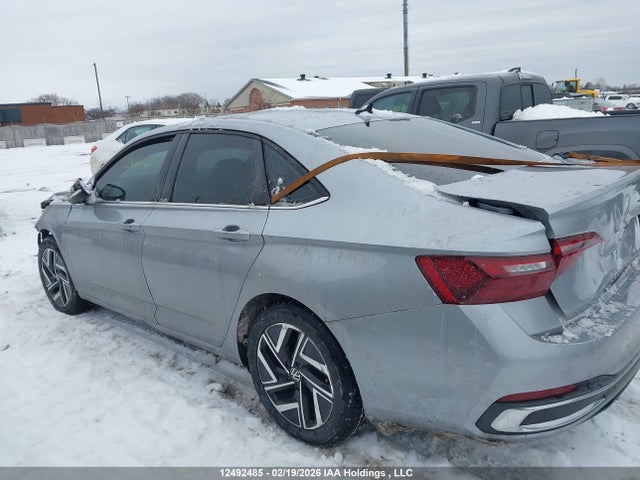 3VWGM7BU8NM033647 Volkswagen Jetta Highline